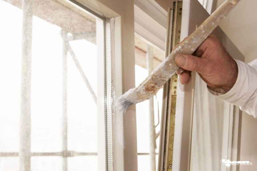 renovation chassis bois peinture creme entreprise batiment moret