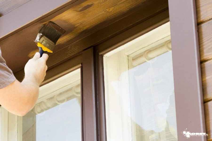 renovation chassis bois peinture marron entreprise batiment moret