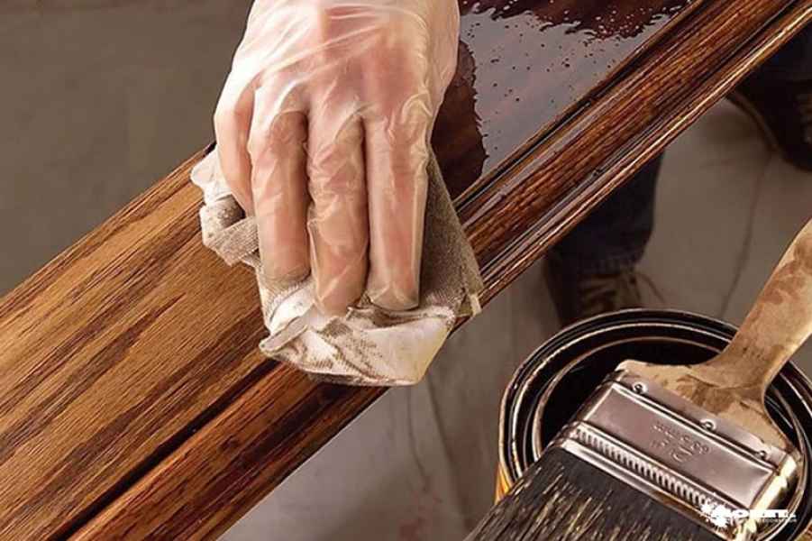 renovation chambrlanle porte bois vernis colore artisant decorateur moret
