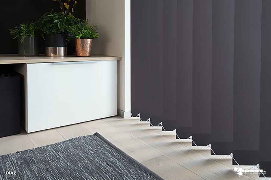 installation stores verticaux diaz anthracite sur mesure salon entreprise decorateur interieur moret