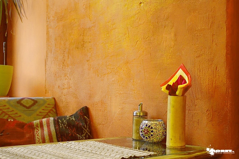 Finition naturelle ocre, artisan peintre décorateur Moret Enduit naturel teinte ocre terre, effet proche de la peinture à l'argile, par Moret & Fils